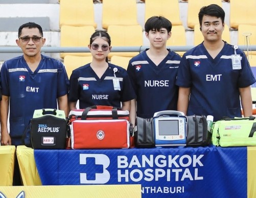 โรงพยาบาลกรุงเทพจันทบุรี เคียงข้างสนาม คอยดูแลสุขภาพนักเตะและแฟนบอลสนาม